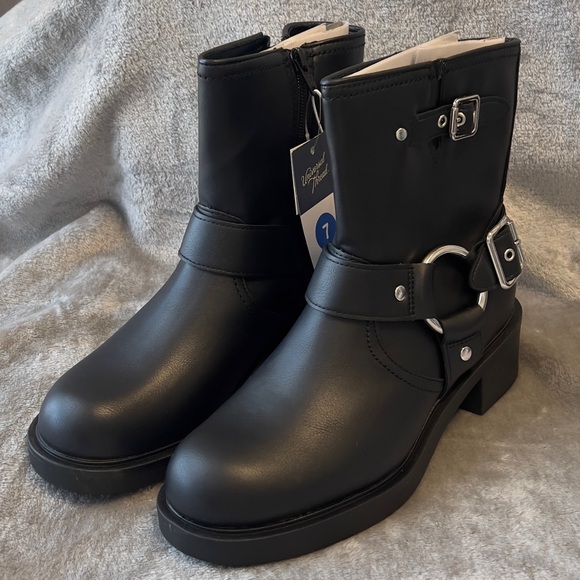 Universal Thread Shoes - Universal Thread Black Connor Ankle Boots With Memory Foam Insole Size 7